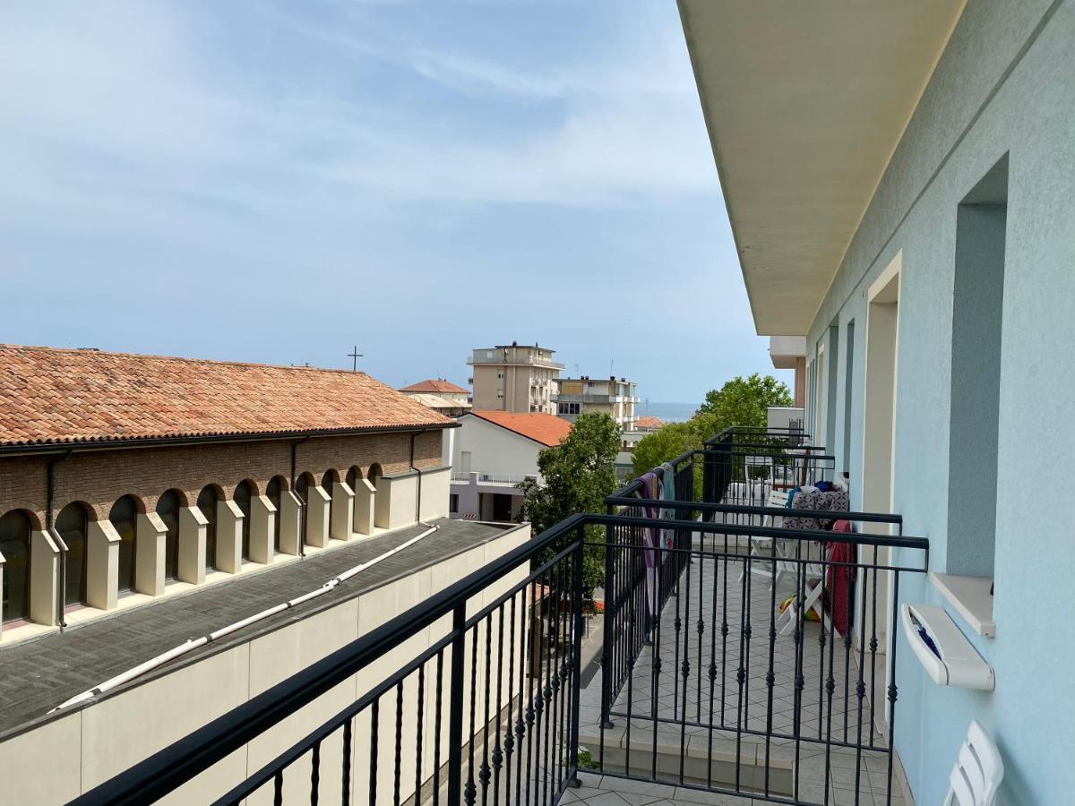 Hotel Capri Bellaria-Igea Marina Exteriör bild