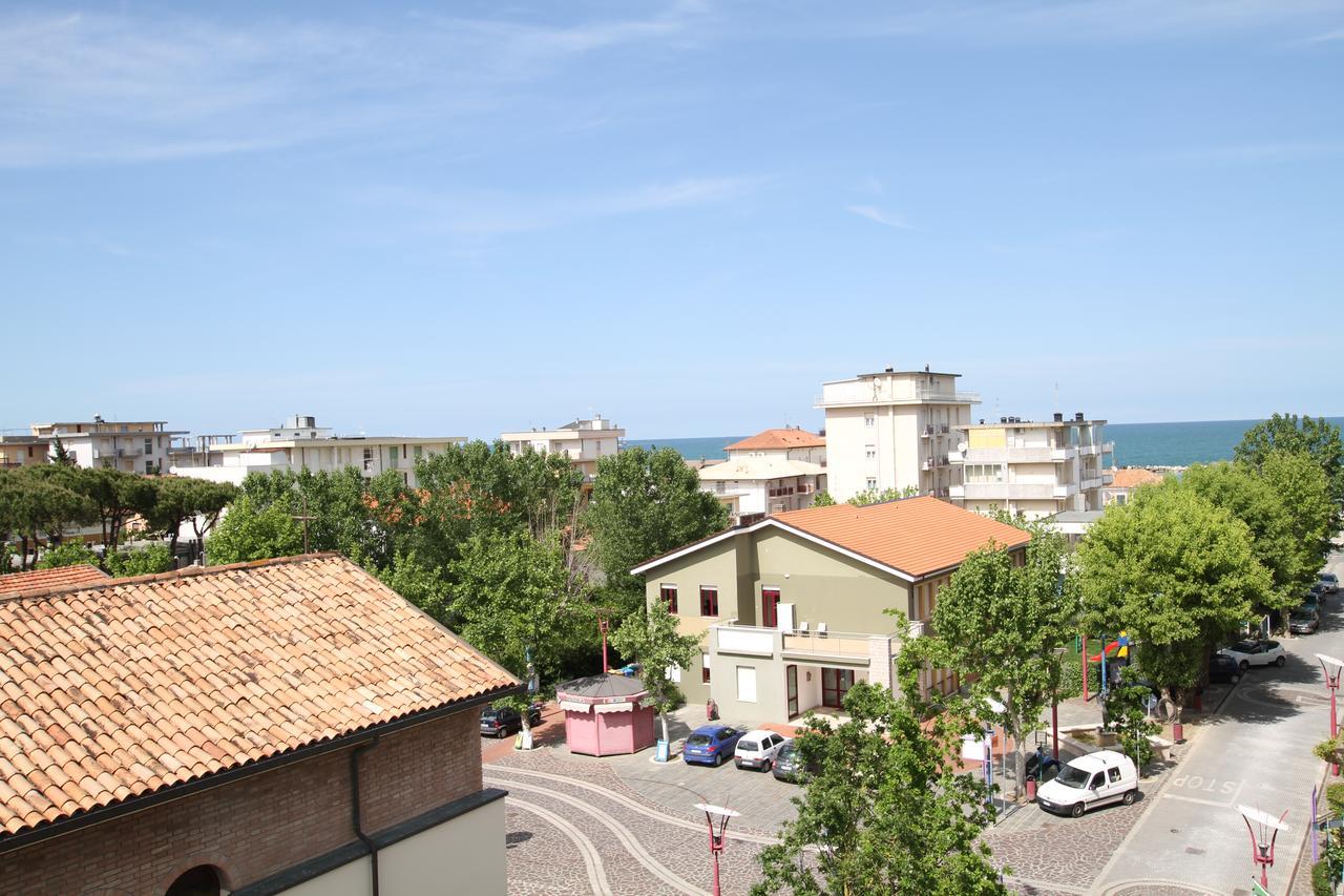 Hotel Capri Bellaria-Igea Marina Exteriör bild