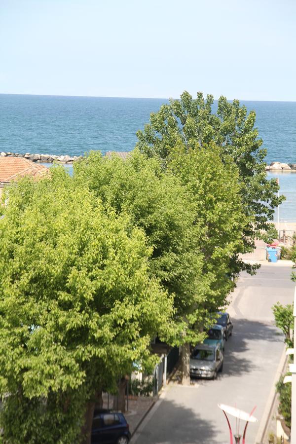 Hotel Capri Bellaria-Igea Marina Exteriör bild