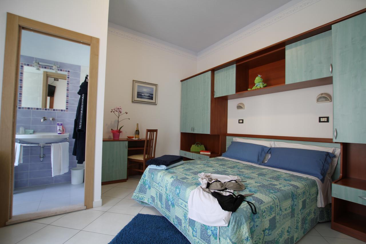 Hotel Capri Bellaria-Igea Marina Exteriör bild