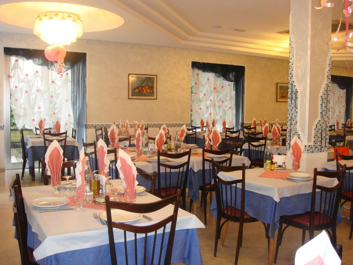 Hotel Capri Bellaria-Igea Marina Exteriör bild